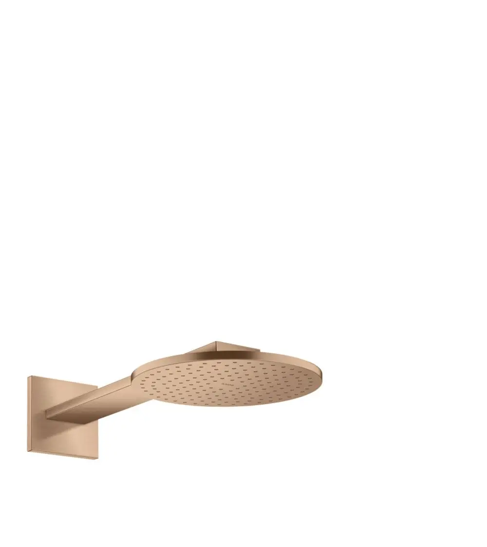 Kopfbrause mit flachem, runden Design in gebürstetem Rotgold, montiert an einem schlichten Wandarm, hergestellt von AXOR.